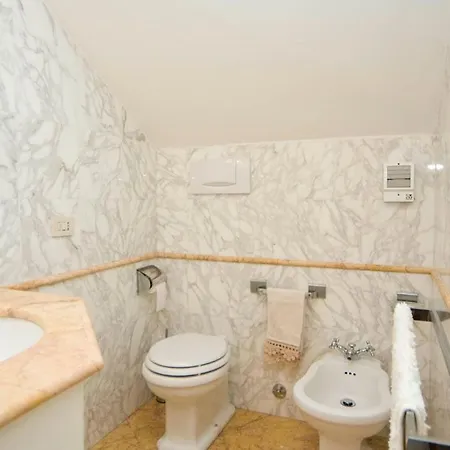 빌라 Sleeps 6 Pool Wifi 시벤나